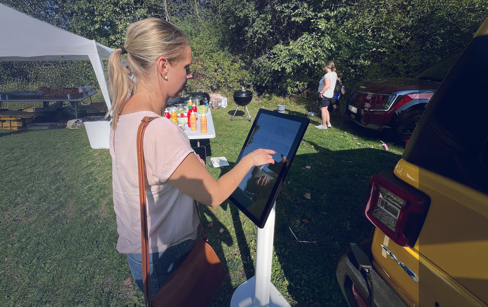 Customer interacting with the Self-checkout SurfXpress solution